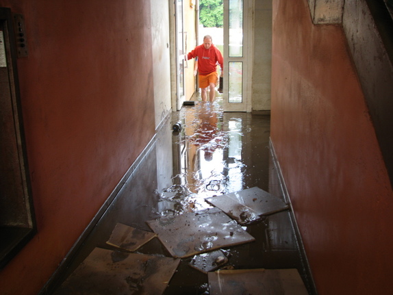 Uklízení po povodních 4