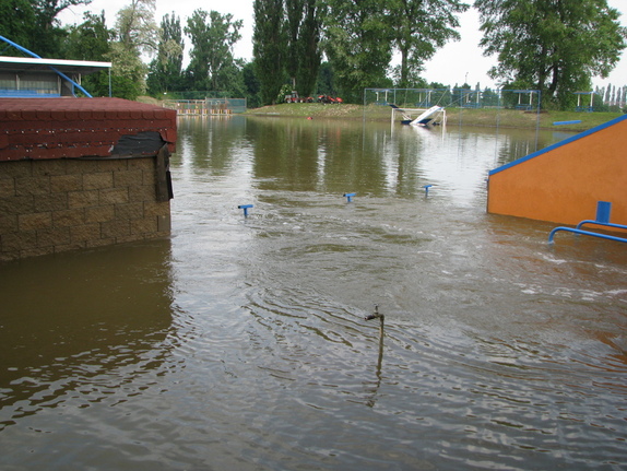 Uklízení po povodních 8