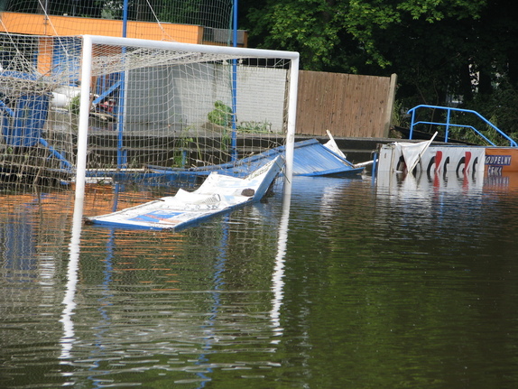 Uklízení po povodních 13